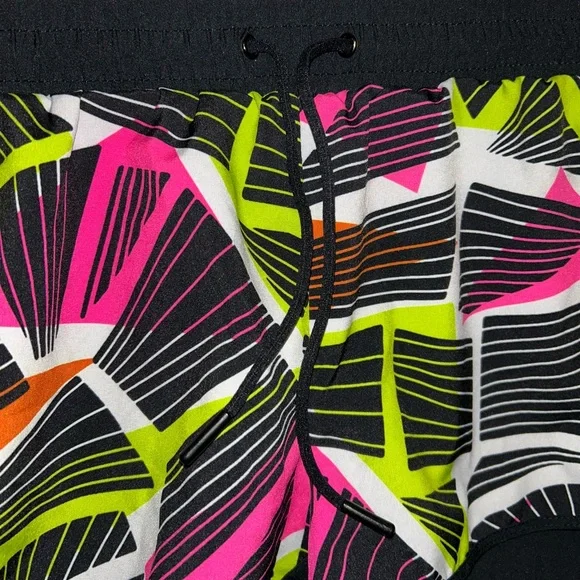 Fabletics Carrie Geometric Running shorts - Picture 2 of 4